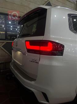 تۆیۆتا لاند کروزەر